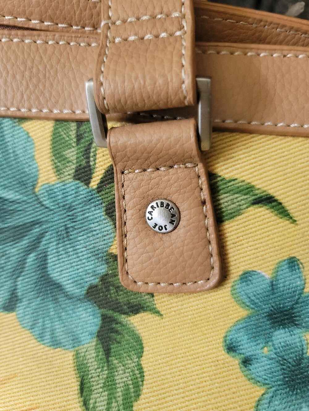 Caribbean Joe Hawaiian Floral Weekender With Accessories - Picture 9 of 16